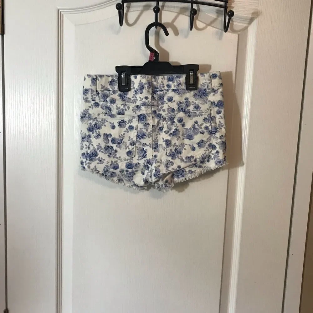 NWT H&M Divided Shorts White Blue Flower Size 4